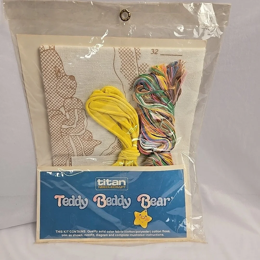 Vintage Titan Needle craft Cross Stitch Teddy Beddy‎ Bear Wall Hanging 1986 G007